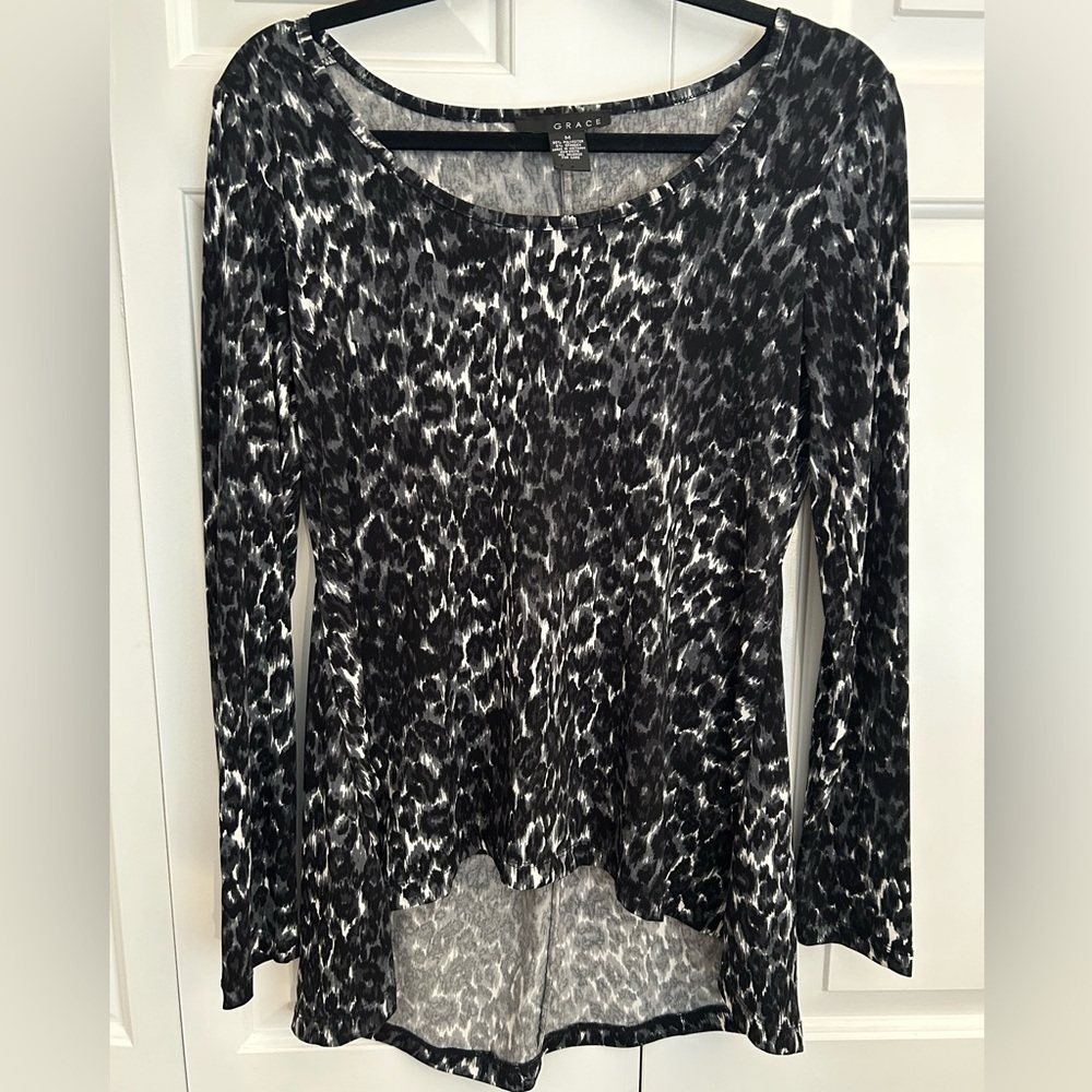 Grace woman’s high-low top in black + white leopard print-Sz M. Flattering. NWOT